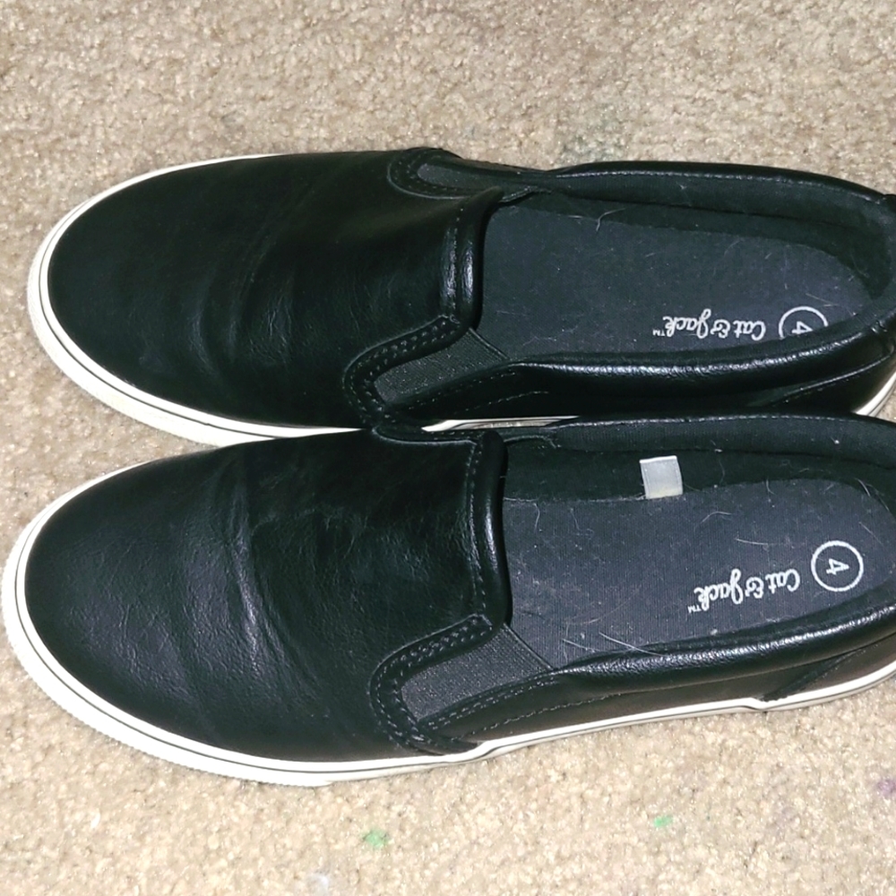 Black faux leather Enzo cat&jack sneakers for boys size 4